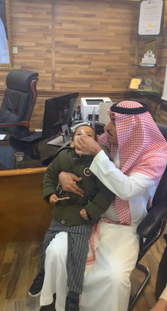 محافظ خميس مشيط يدشن الحملة الوطنية للتطعيم ضد شلل الأطفال