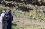 محافظ الريث ولجنة المشاريع يقفون على طريق جبل القهر