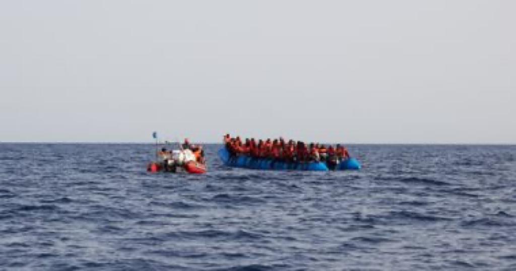 غرق قارب للمهاجرين فى شواطئ موريتانيا انتشال 57 جثة وإنقاذ 74 آخرين بعد