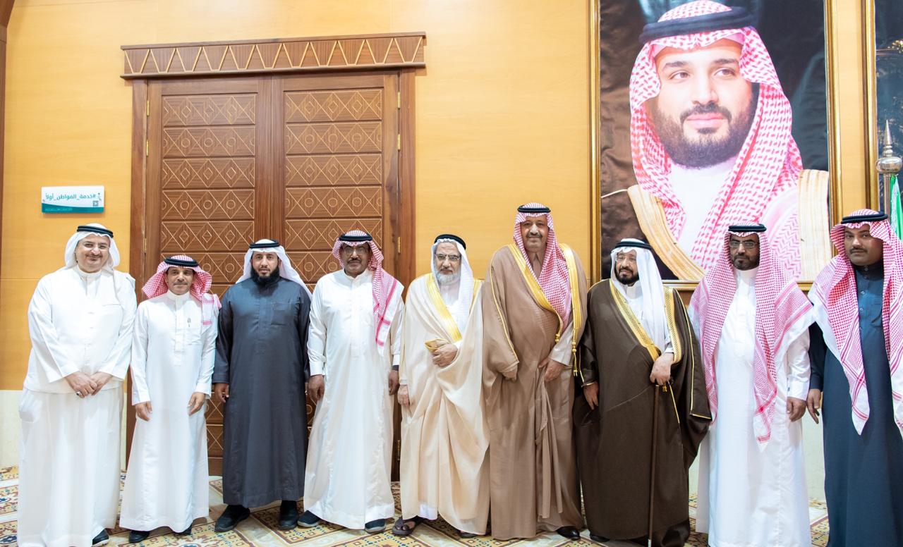 الأمير حسام بن سعود ينهي خلافاً أسرياً دام عقدين