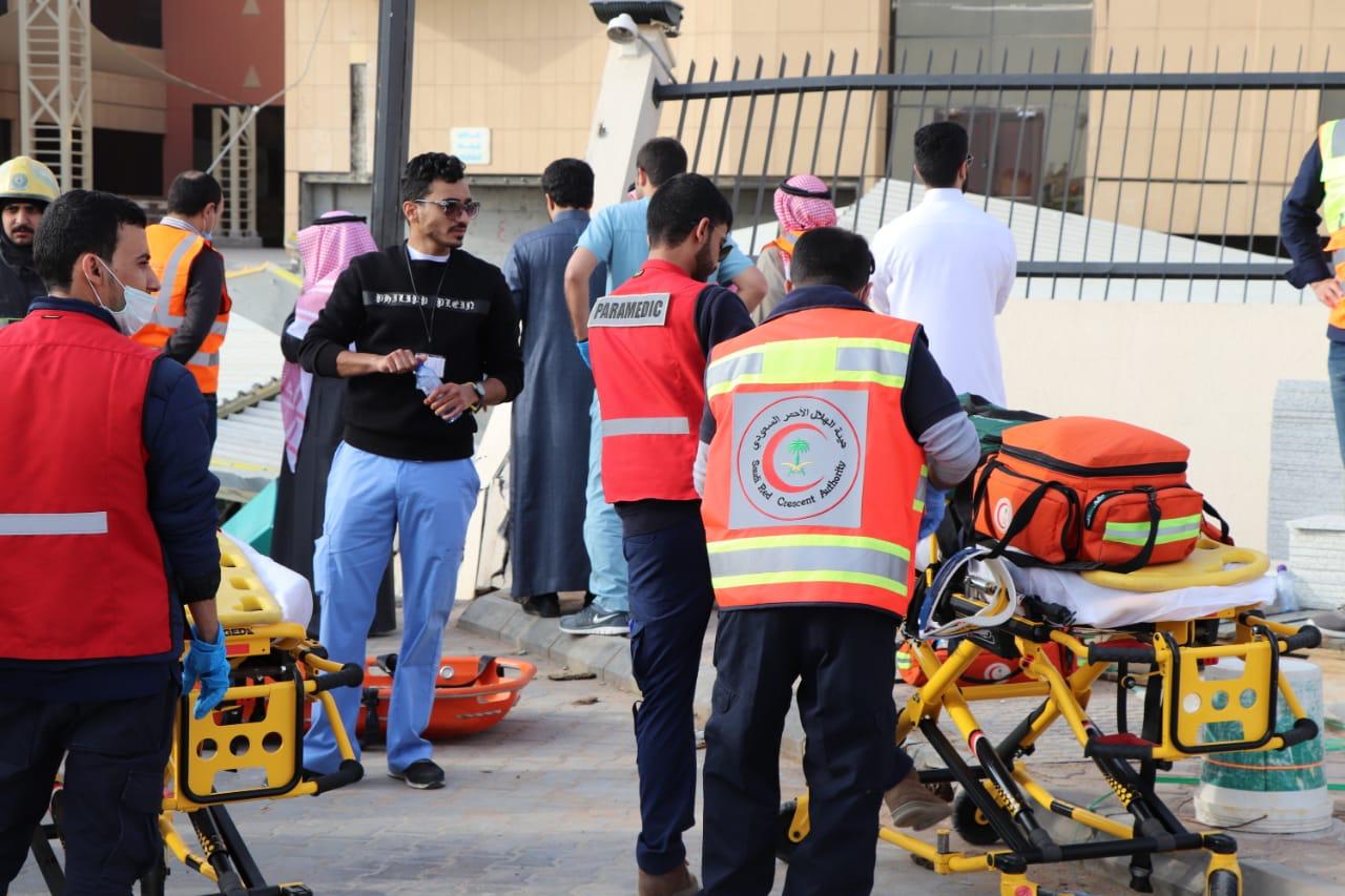 “الهلال الأحمر “يبُاشر حادث سور المعرفة بـ16 فرقة إسعافية