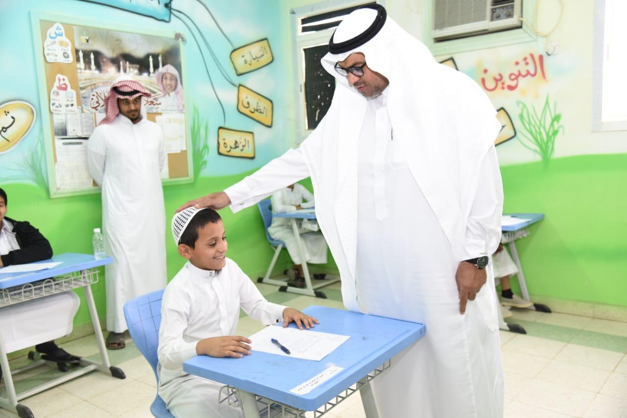 مدير تعليم مكة يتفقد الأختبارات والمشاريع التعليمية بمحافظة الكامل
