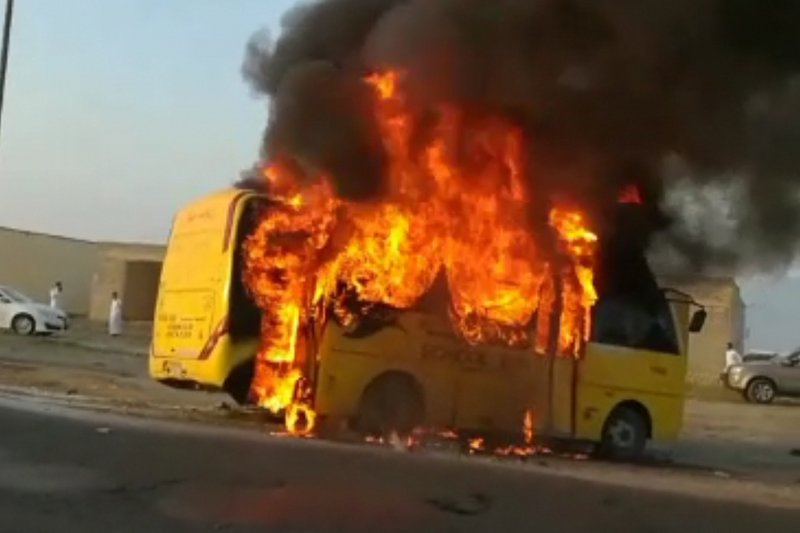 مدني عسير”: باشرنا حريق باص طالبات محايل خلال 10 دقائق