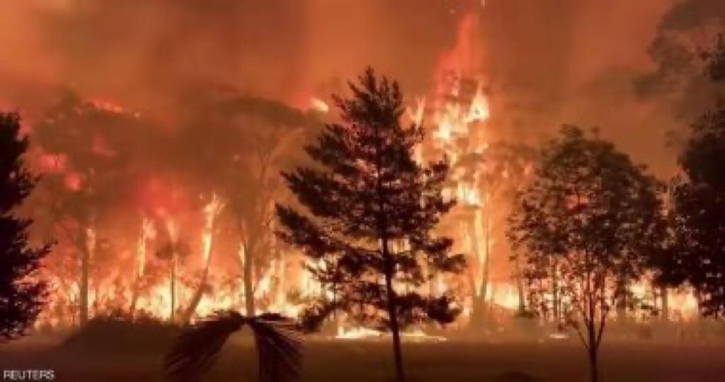 “الإطفاء “مقتل رجل وإصابة اثنين فى حرائق الغابات بأستراليا