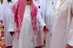 أمير جازان يزور الشيخ أحمد بشير قاضي التمييز السابق بمنزله