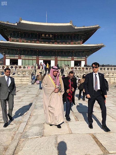 وزير الدولة للشؤون الخارجية يزور قصر “كيونغ بوك كونغ” التاريخي في كوريا