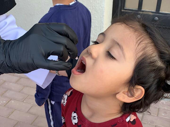 مجمع الملك عبدﷲ الطبي يُنفذ حملة التطعيم ضد شلل الأطفال
