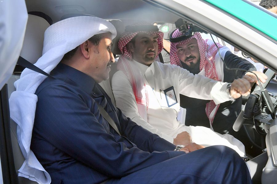 وزير النقل المهندس “صالح الجاسر” يدشن مركبات الأجرة الجديدة