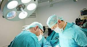 فريق طبي فلسطيني ينجح بإجراء عملية قلب لجنين في رحم أمه