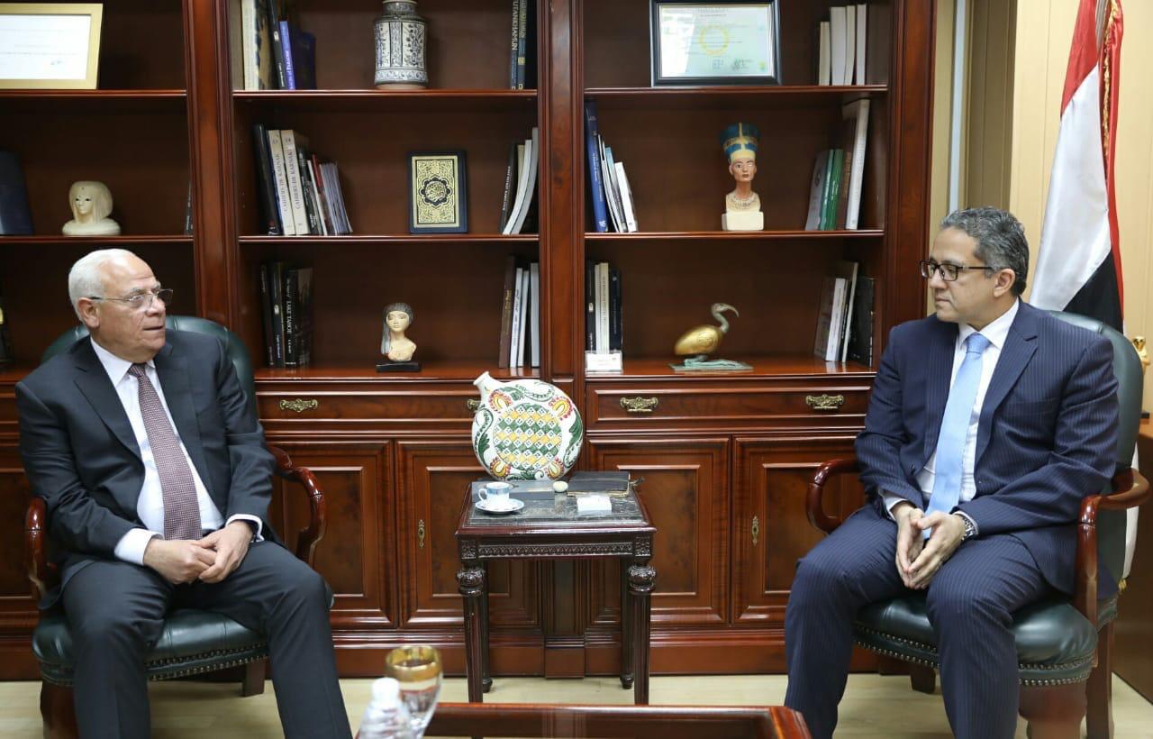 وزير الآثار المصرى يلتقى بمحافظ بورسعيد لمناقشة سبل التعاون