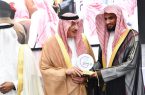 الأمير محمد بن ناصر يُكرم رئيس المحكمة العامة بمحافظة صامطة
