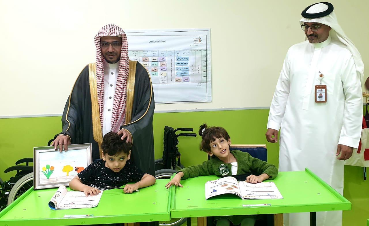 الشيخ “المغامسي” يزور مركز جمعية الأطفال ذوي الإعاقة