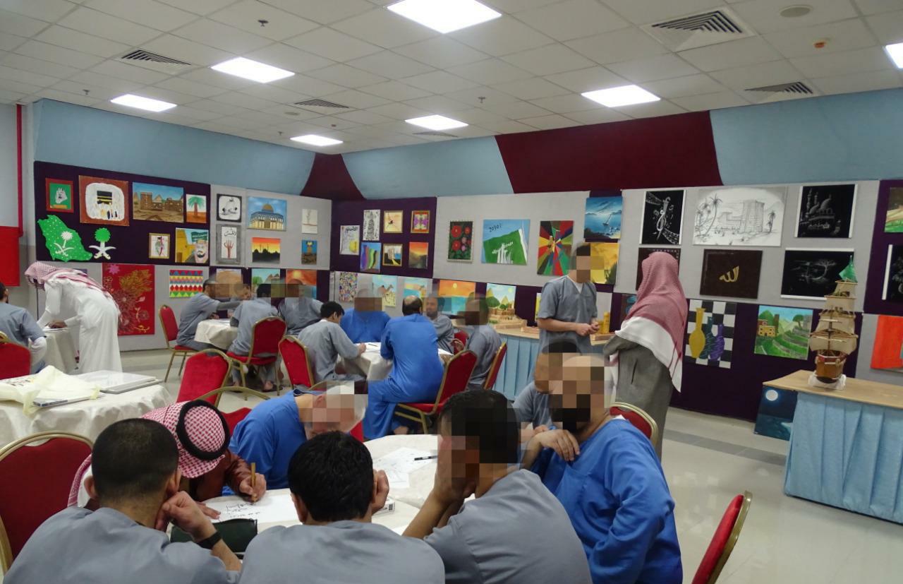 أنطلاق دورة “الخط العربي والرسم” بسجون الباحة