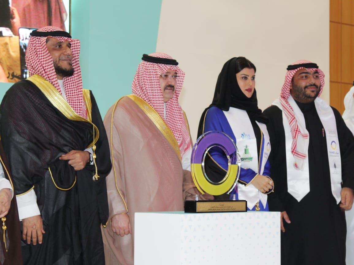مُحافظ جدة يُكرم الأميرة دعاء بنت محمد لجهودها في دعم مرضى السرطان