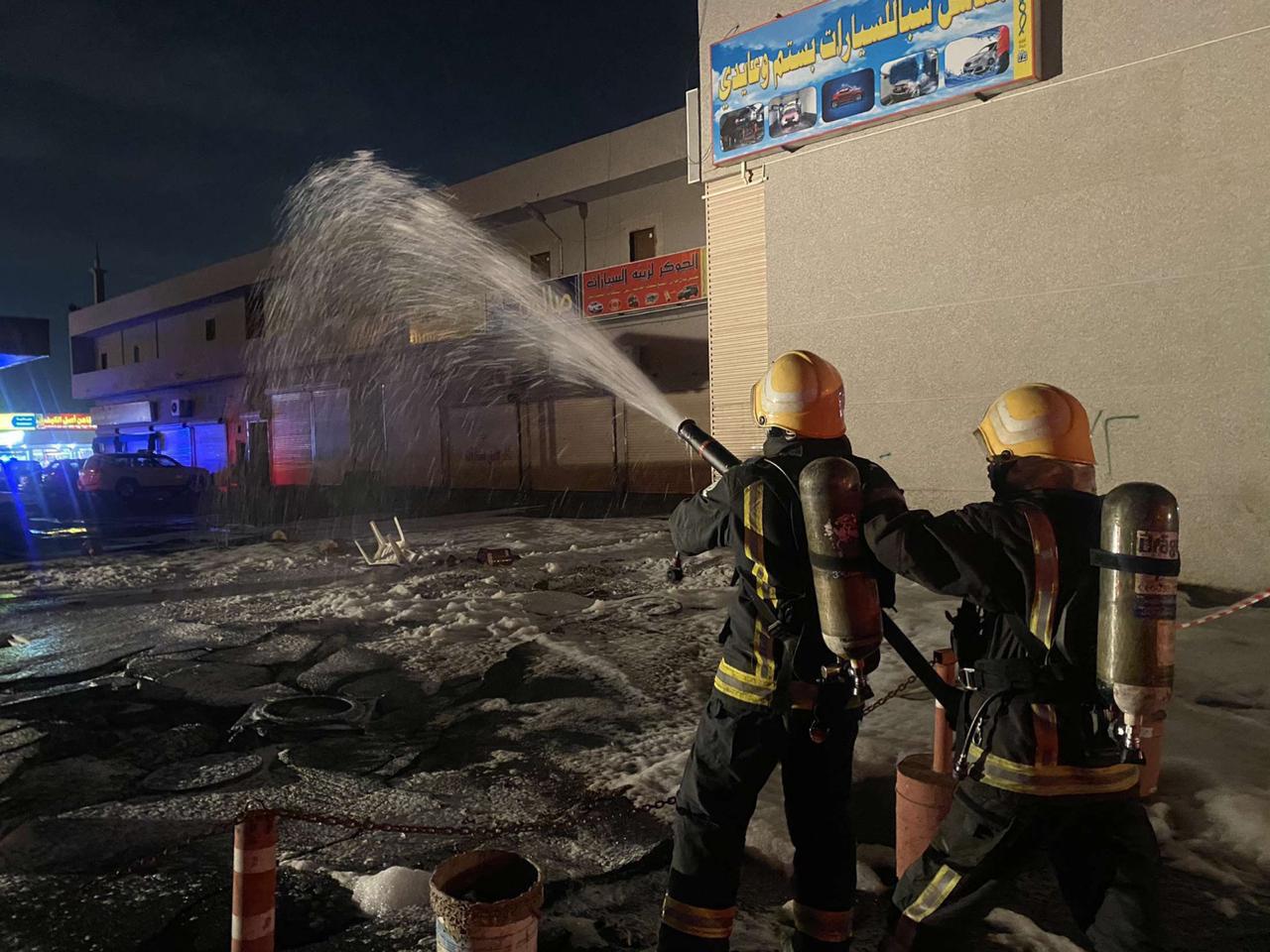 فرق الدفاع المدني بجدة تسيطر على حريق محطة الحرازات