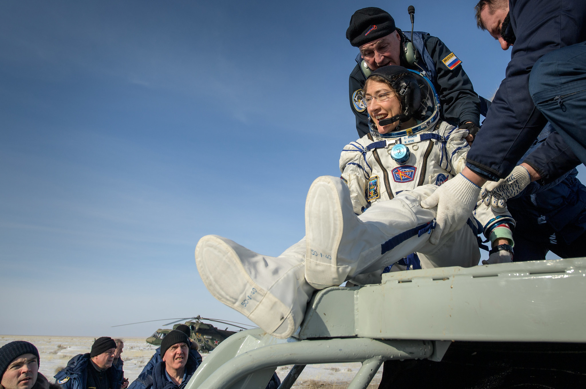 328 يوماً قضتها كريستينا كوك في الفضاء قبل عودتها إلى الأرض