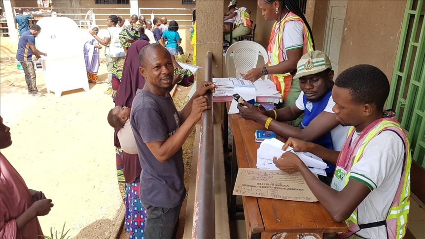 اللجنة المستقلة للانتخابات في نيجيريا تحل 74 حزبًا سياسيًا