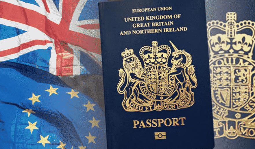 المملكة المتحدة تعود للجواز الأزرق بعد توقف 30 عاماً