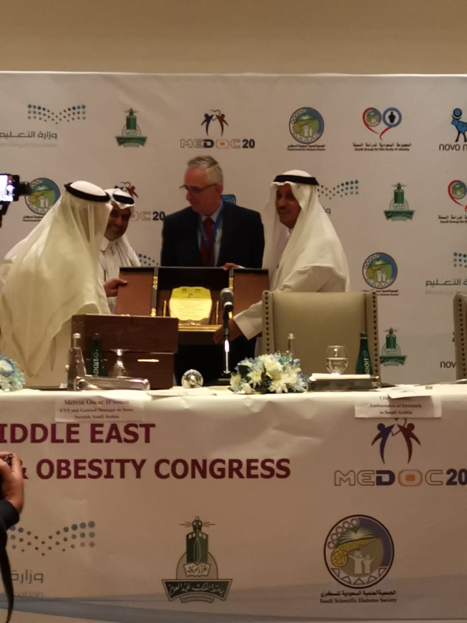 مدير جامعة الملك عبدالعزيز يفتتح مؤتمر الشرق الأوسط للسكري والسمنة