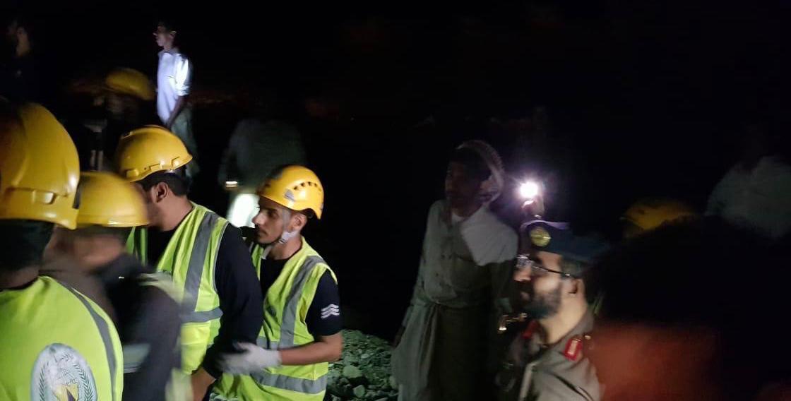 مدني الجموم ينقذ شخص سقط في جبل وادي البروث بالفوارة