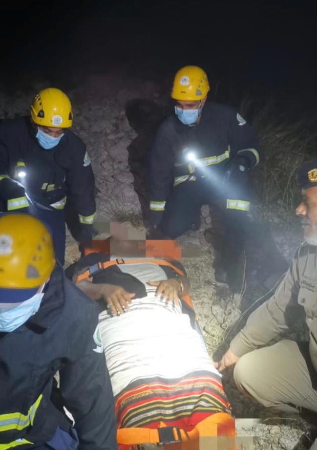 إنقاذ شخص سقط بقمة جبل ابراهيم بالقريع