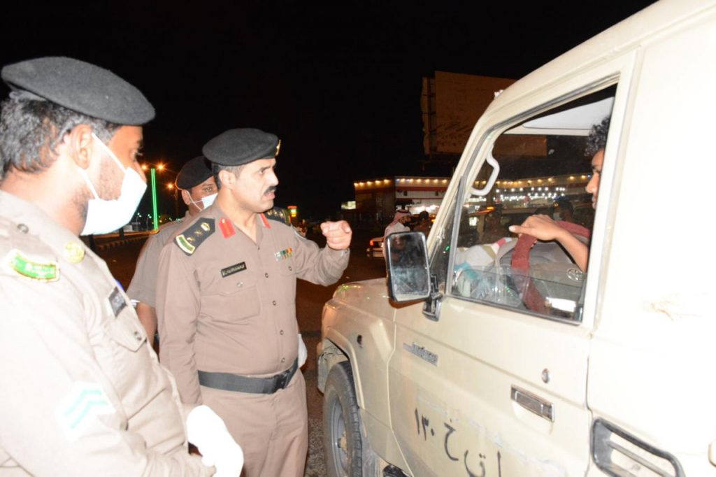 القحطاني” يقف على جهود رجال الأمن بمحافظة ‎صامطة لتنفيذ قرار منع التجول