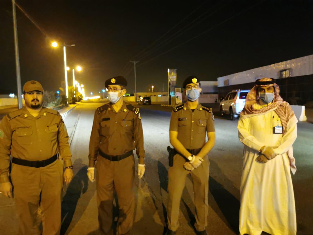 “آل ضمك” يُتابع ميدانياً الإجراءات الأمنية بمركز الحازمي