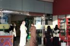 متطوعي وزارة الصحة في حملةٍ لمكافحة فايروس كورونا المستجد بأحد المجمعات التجارية  بالطائف