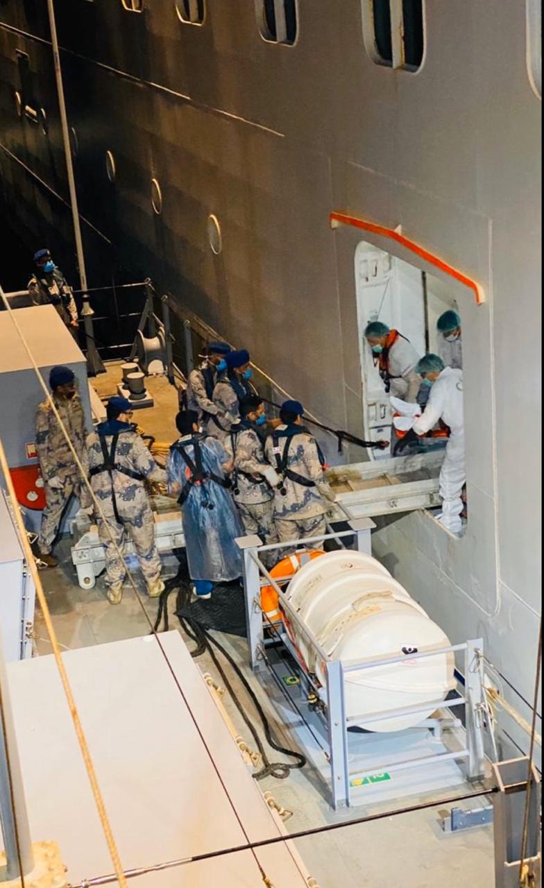 حرس الحدود يخلي برازيلياً مصاباً وابنته ومريضة بلجيكية وزوجها على متن سفينة إيطالية في مياه البحر الأحمر
