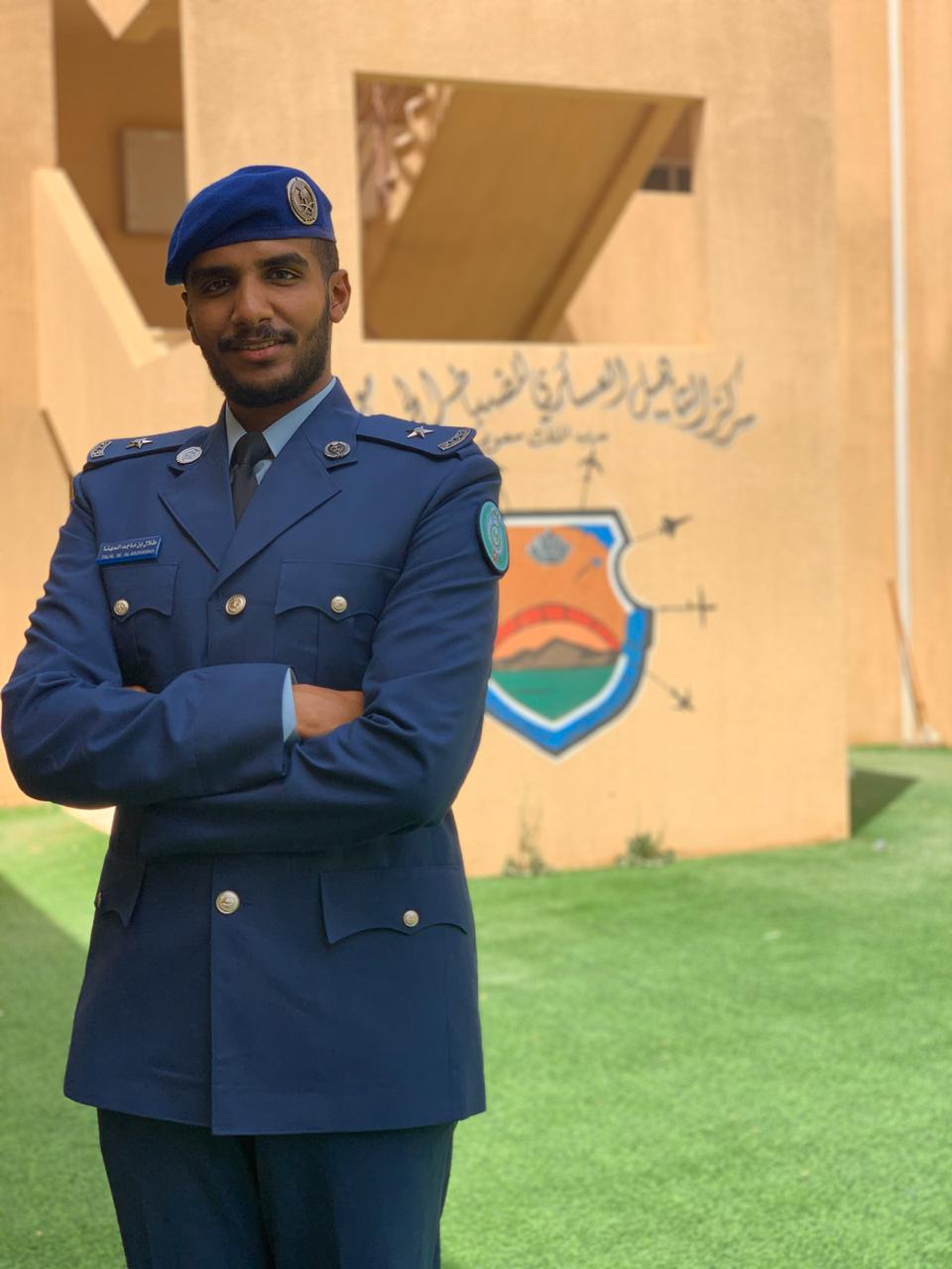 “المهنا” يحتفل بتخرج إبنه برتبة “ملازم” من كلية الملك فيصل الجوية