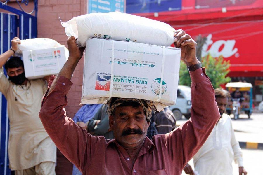 مركز الملك سلمان للإغاثة يوزع 1,688 سلة غذائية رمضانية بإقليم البنجاب في باكستان