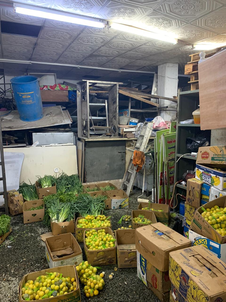 مصادرة “11آلاف” كجم من الخضروات والفواكه داخل سكن للعمالة بنطاق خزام