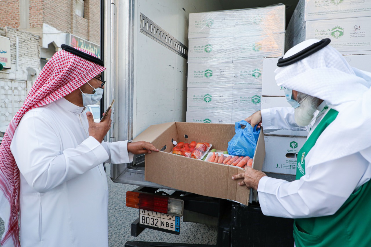 جمعية” هدية” توزيع 200 سلة غذائية بمكة المكرمة