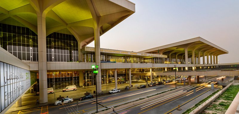 مطار الملك فهد يستعد لاستئناف الرحلات الداخلية بإجراءات احترازية مكثفة