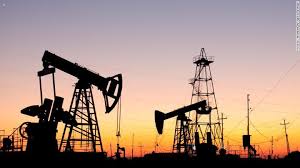 أسعار النفط ترتفع 5% نتيجة تخفيض في الإنتاج وتخفيف بعض الولايات من إجراءات العزل