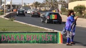 السنغال تسمح بالتنقل بين المدن وتقليص ساعات حظر التجول