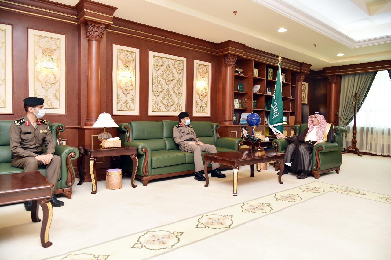 سمو الأمير محمد بن ناصر يلتقي مدير المرور المعين بالمنطقة .