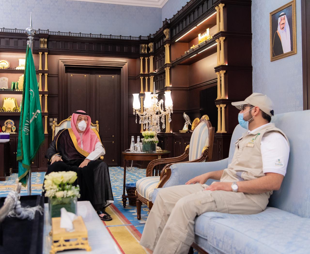 الأمير حسام بن سعود يستقبل مدير عام الشؤون الصحيه بالباحة