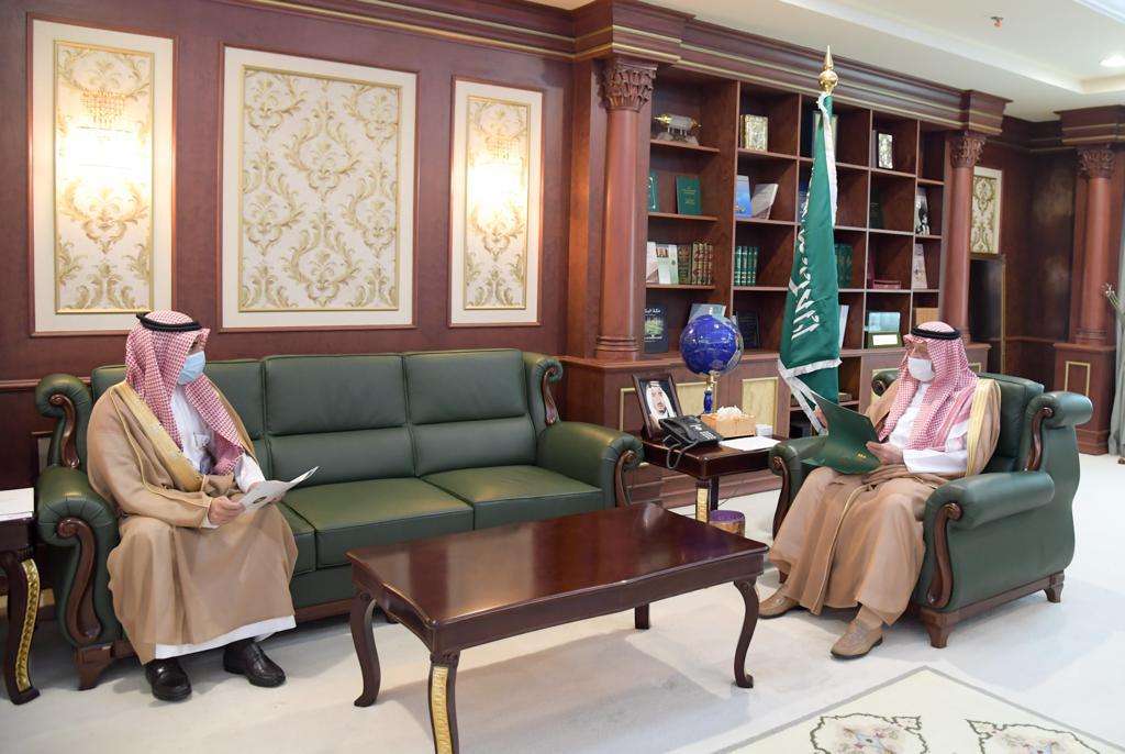 سمو الأمير محمد بن ناصر يطلع على إمدادات واعمال خدمات المياه التشغيلية بجازان