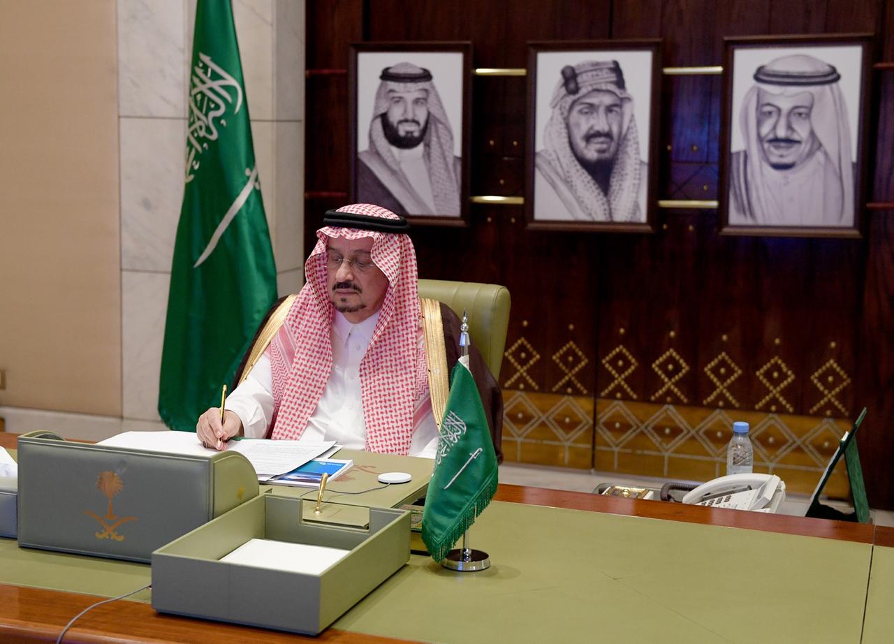 سمو أمير منطقة الرياض يعقد اجتماعاً مع وزير السياحة