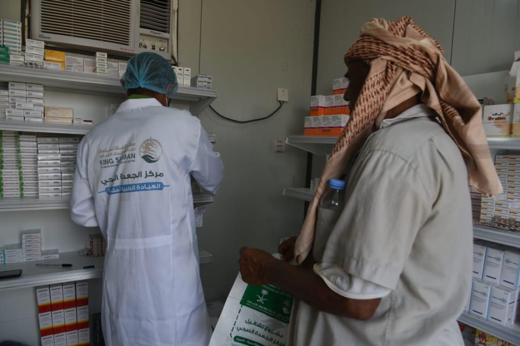 العيادات الطبية المتنقلة لمركز الملك سلمان للإغاثة تواصل تقديم خدماتها العلاجية بمحافظة حجة