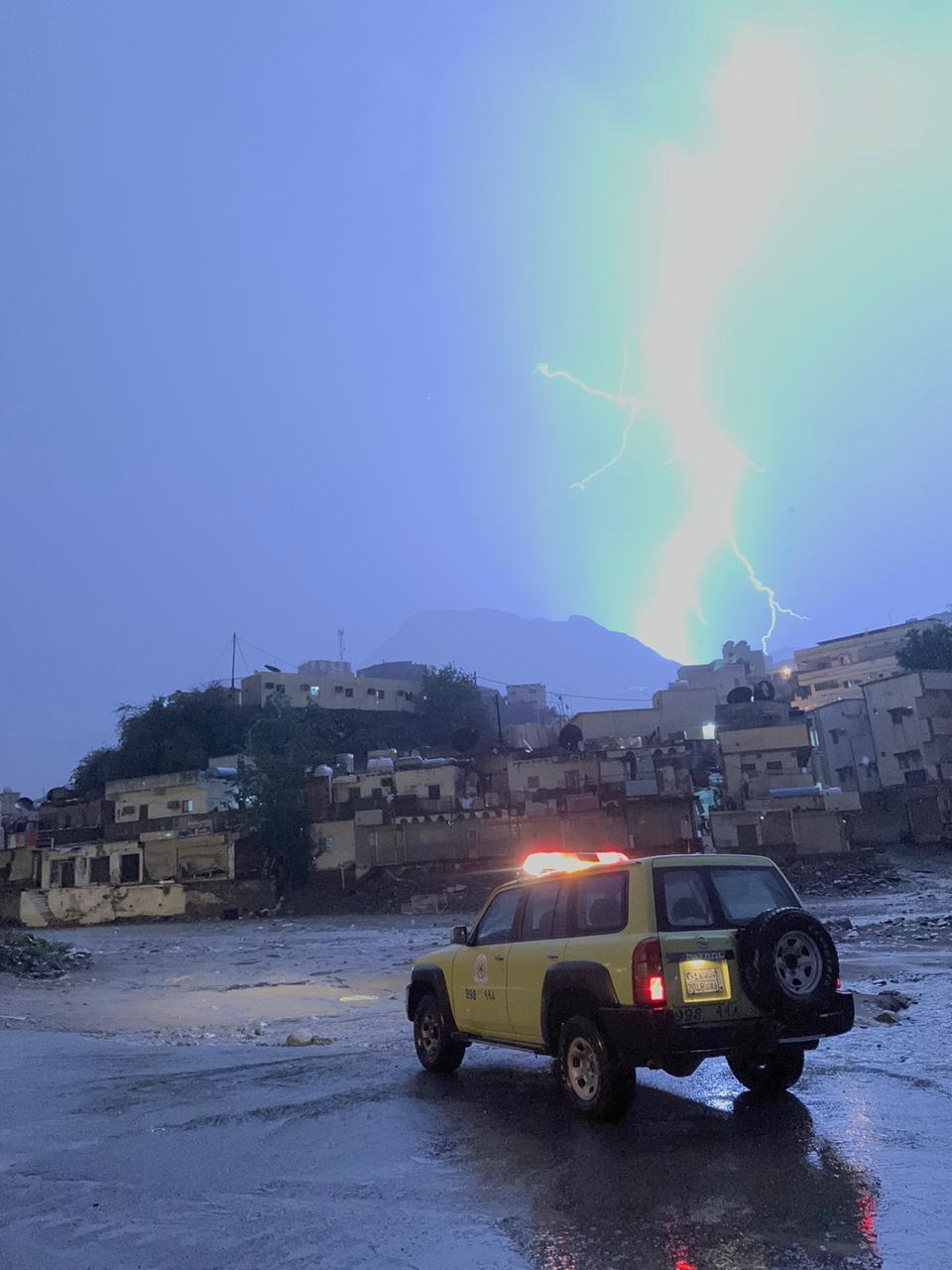 مدني جازان” يحذر من تغيرات الأحوال الجوية التي تشهدها المنطقة ويهيب بإتباع تعليمات السلامة