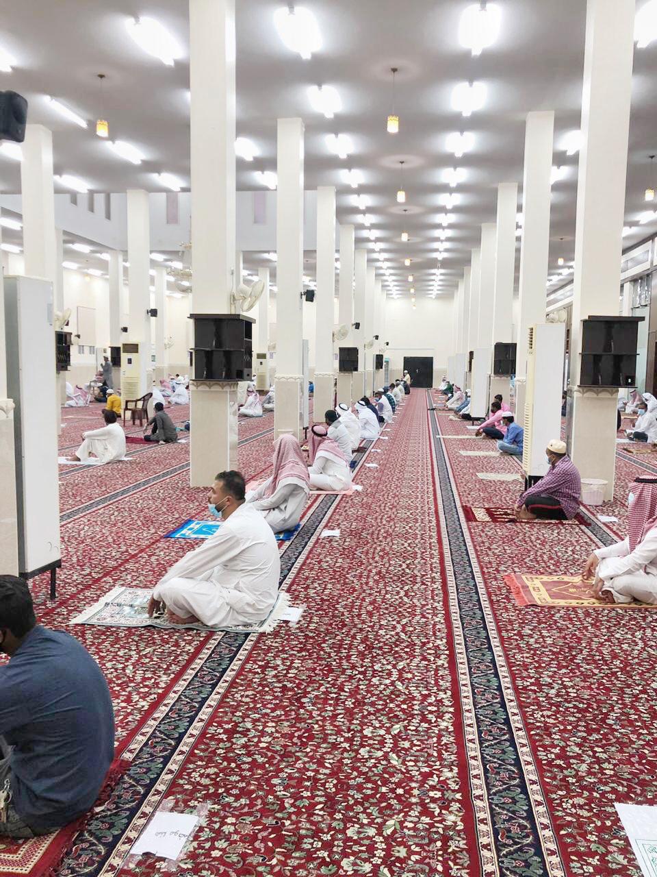 جموع المصلين بمناطق المملكة يؤدون صلاة عيد الأضحى المبارك في (17129) جامعاً ومسجداً