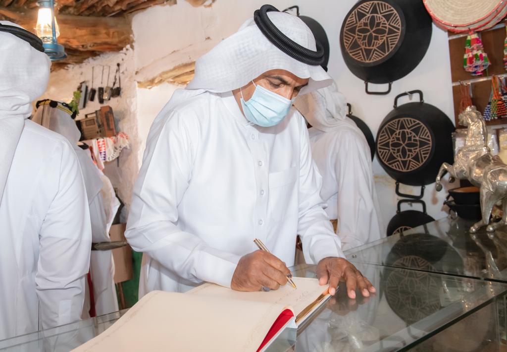 وكيل إمارة الباحة السياري يزور متحف الأخوين بقرية الملد التراثية