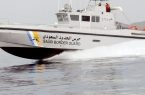 حرس الحدود بمنطقة جازان ينقذ مواطنيَن تعطل قاربهما بعرض البحر