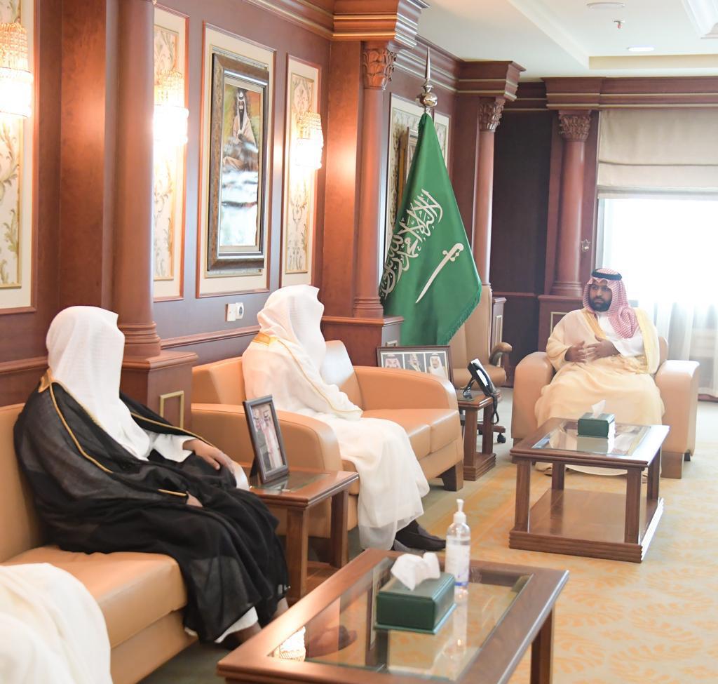 الأمير محمد بن عبدالعزيز يستقبل رئيس محكمة الإستئناف والقضاة بمنطقة جازان