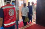 متطوعو الهلال الأحمر يشاركون في فرز المصلين بمناطق المملكة