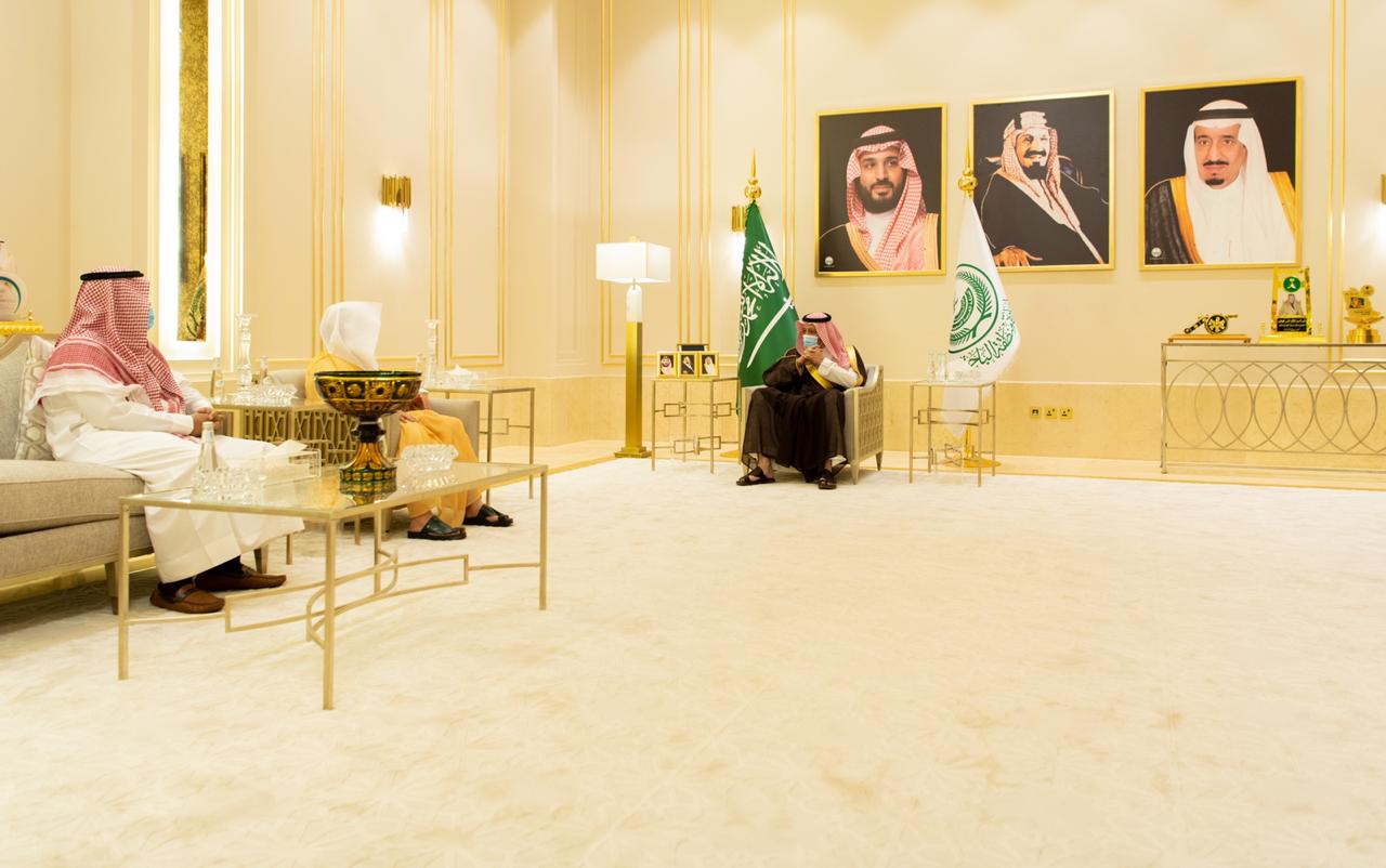 الأمير حسام بن سعود يستقبل رئيس المحكمة العامة بمنطقة الباحة