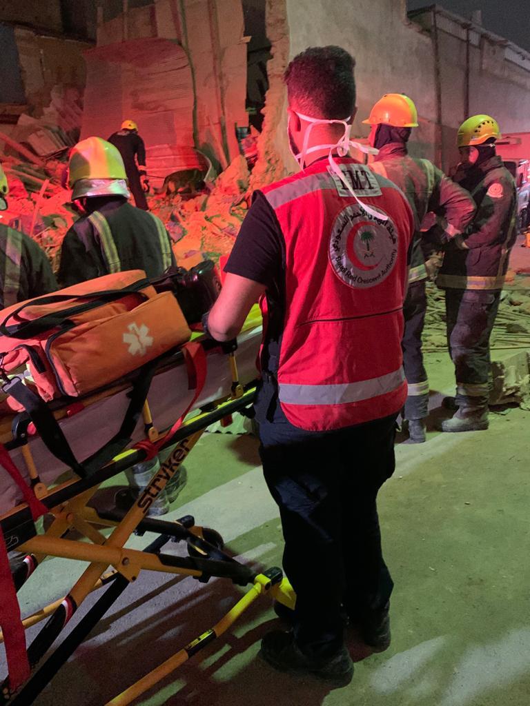 حالتي وفاة و7 إصابات في حادث إنهيار منزل شعبي بمنطقة الرياض