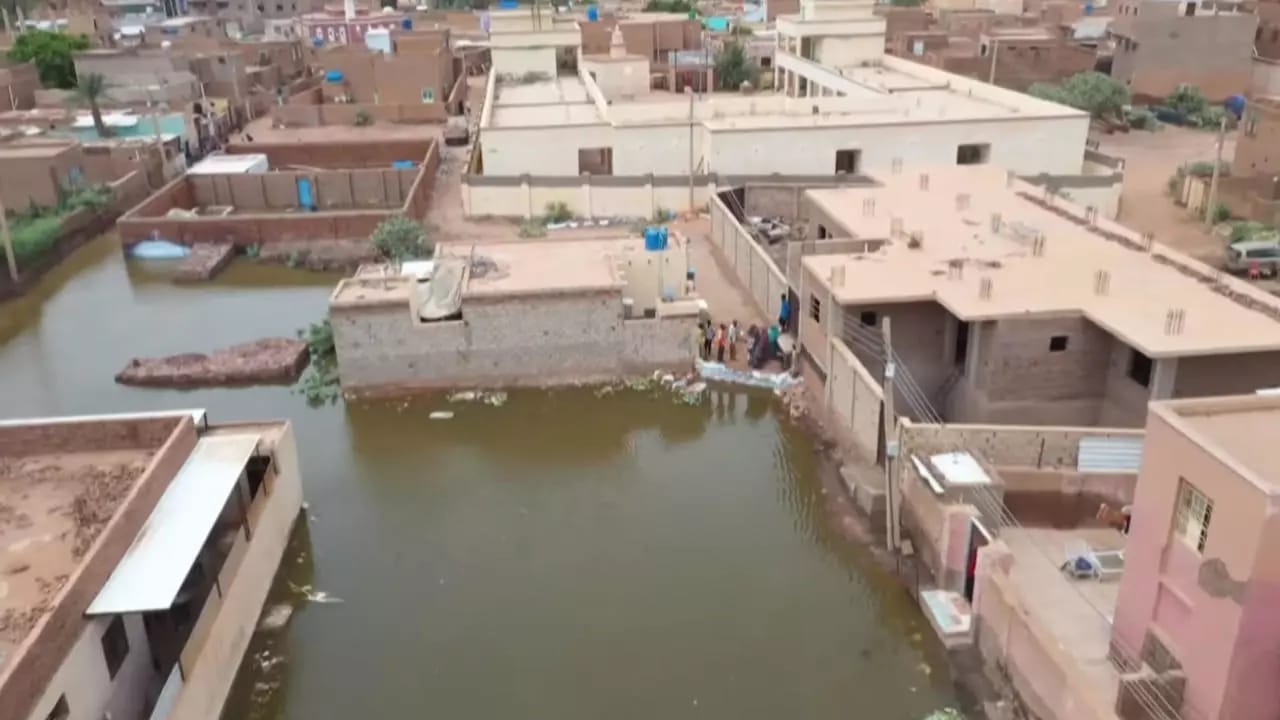 السودان يُعلن حالة الطوارئ لمدة ثلاثة أشهر بسبب السيول والفيضانات 